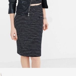 Express Womens Black Striped Pencil skirt Medium Knit Career